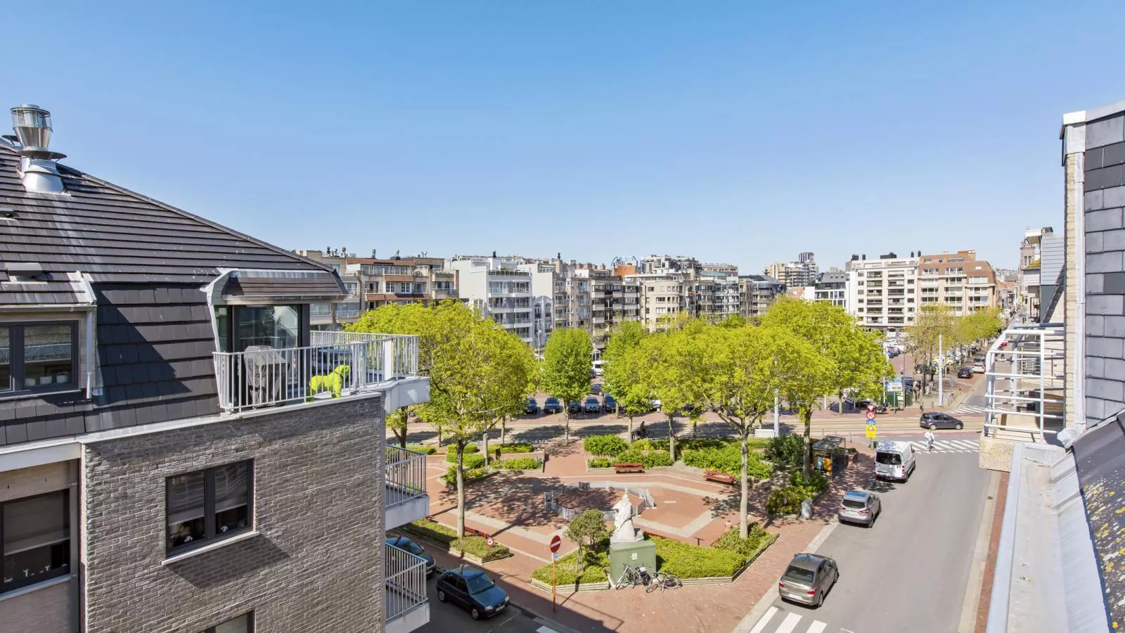 Piazza - 0402 + Parking 4-Uitzicht