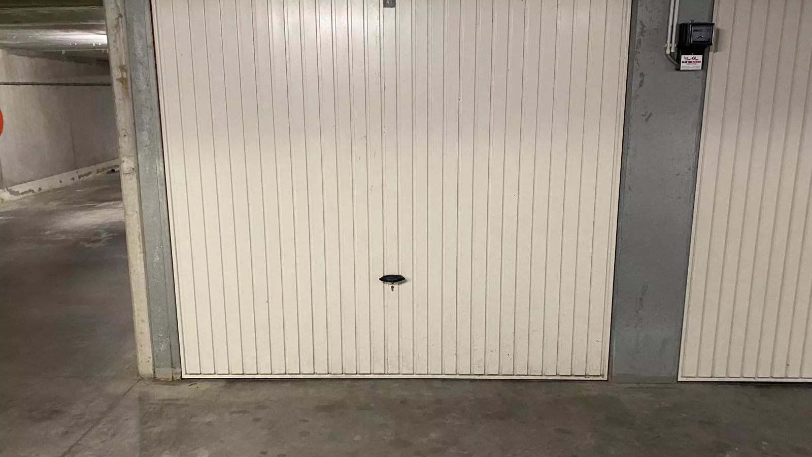 Darwin II - 0605 + box 41 (Green Garden)-Buitenlucht