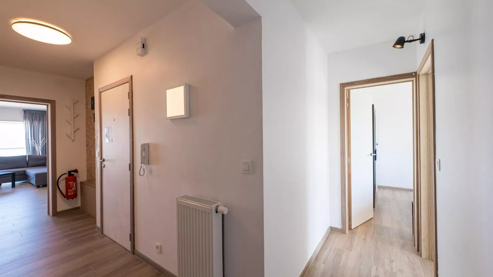 Pearl Beach - 0504 + box 12-Binnen