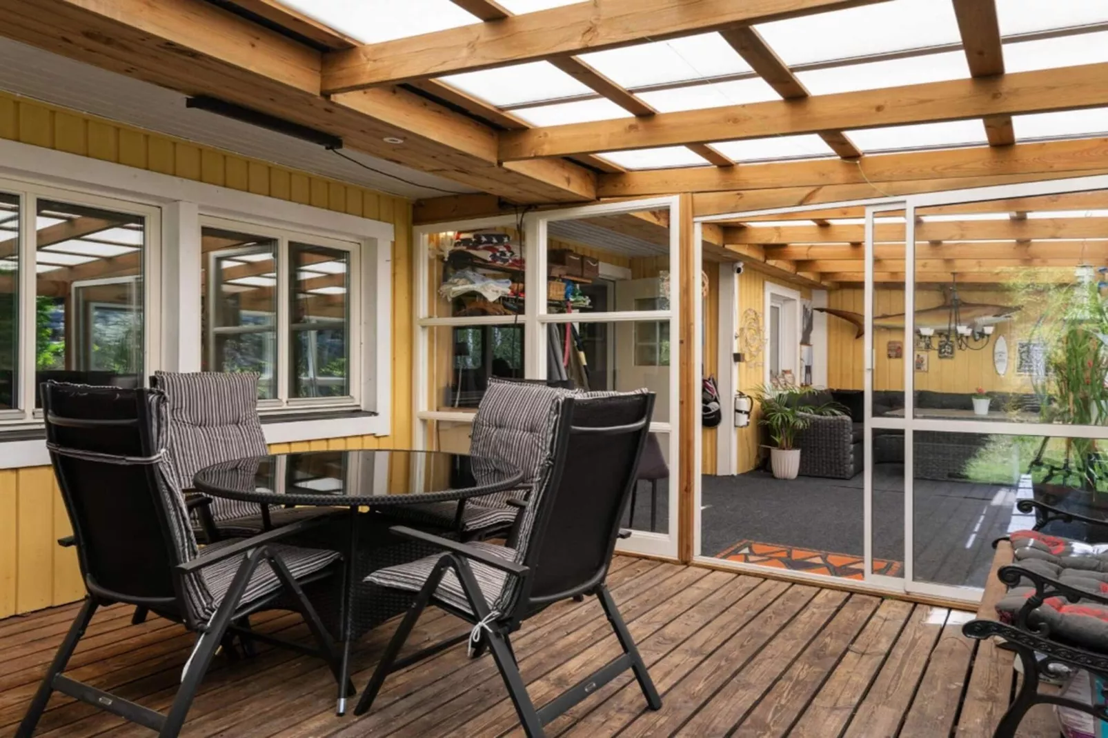 Gezellig toevluchtsoord in het bos met bubbelbad - Binnen