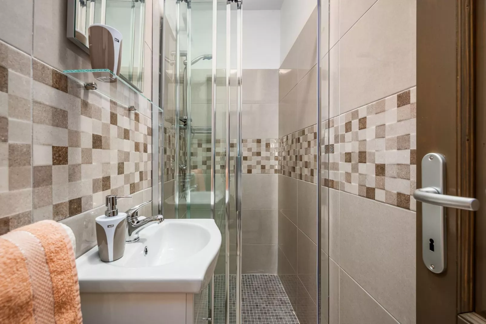 Lara 8 - Shared Pool, Sauna, Jacuzzi - Badkamer