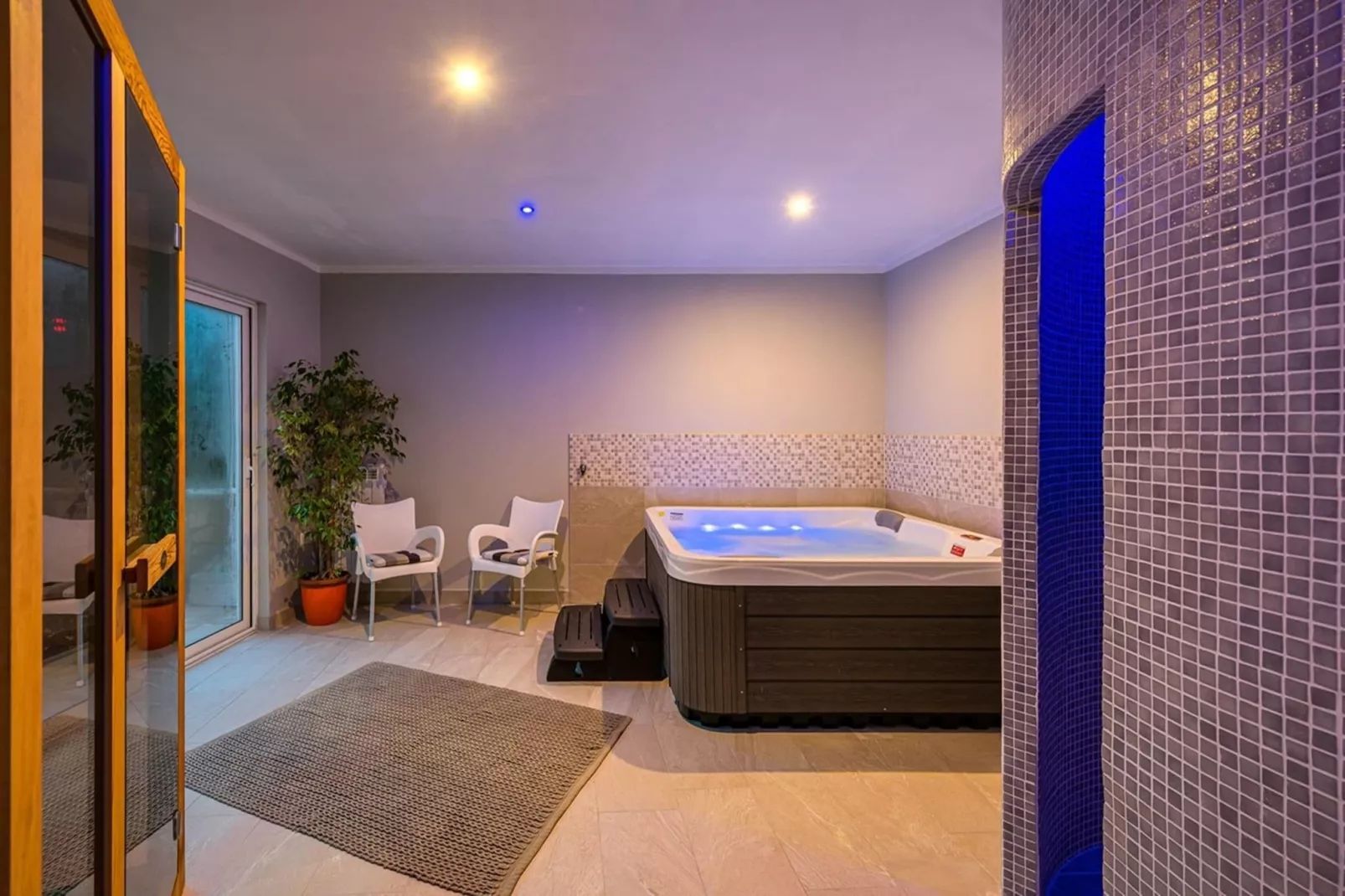 Lara 8 - Shared Pool, Sauna, Jacuzzi - Faciliteiten