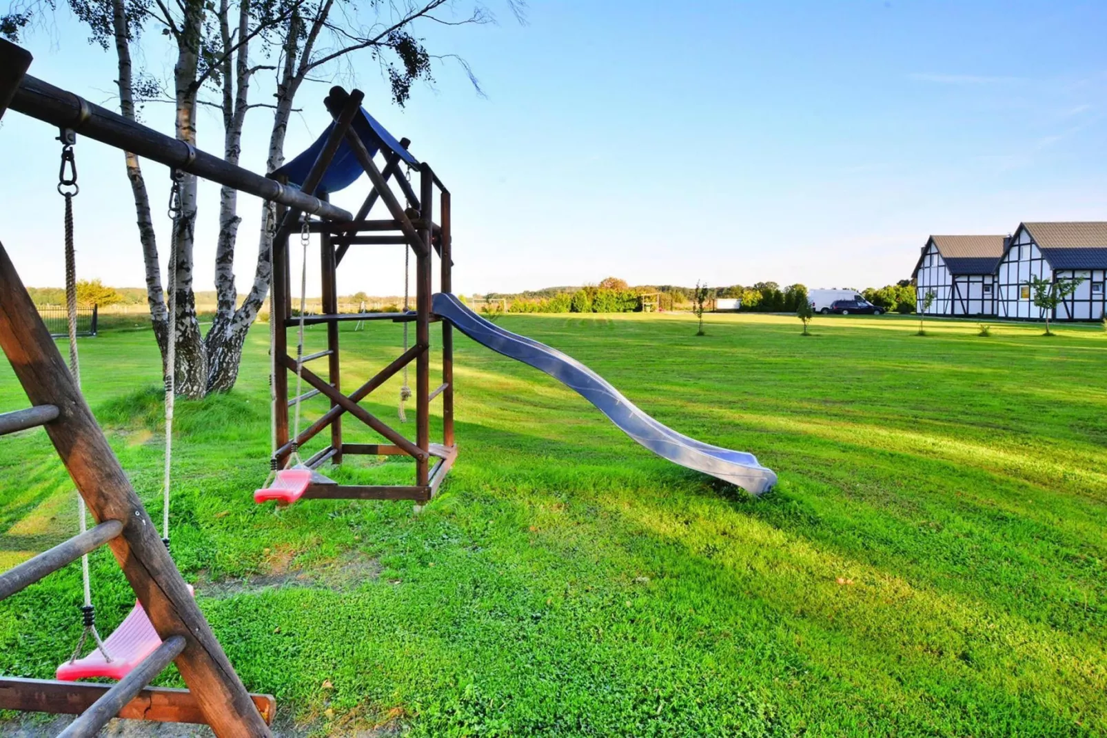 Domki Pani Marii 50 m2 dla 6 osób Jarosławiec-Tuinen zomer