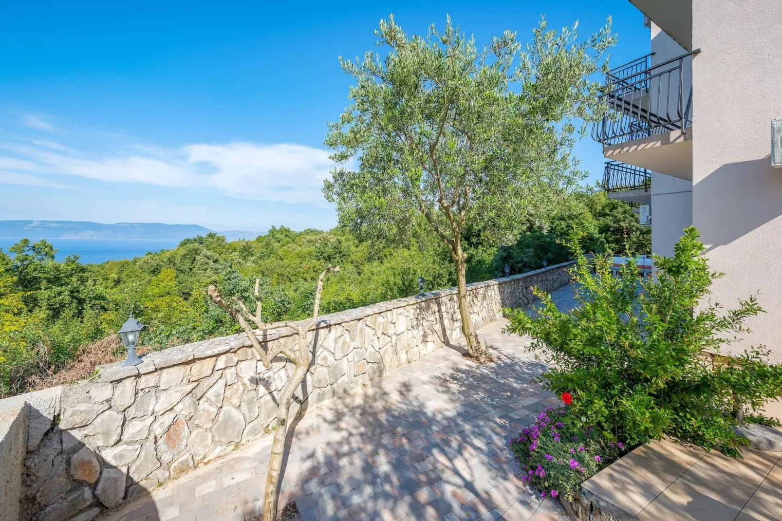 Lara 8 - Shared Pool, Sauna, Jacuzzi - Terrasbalkon