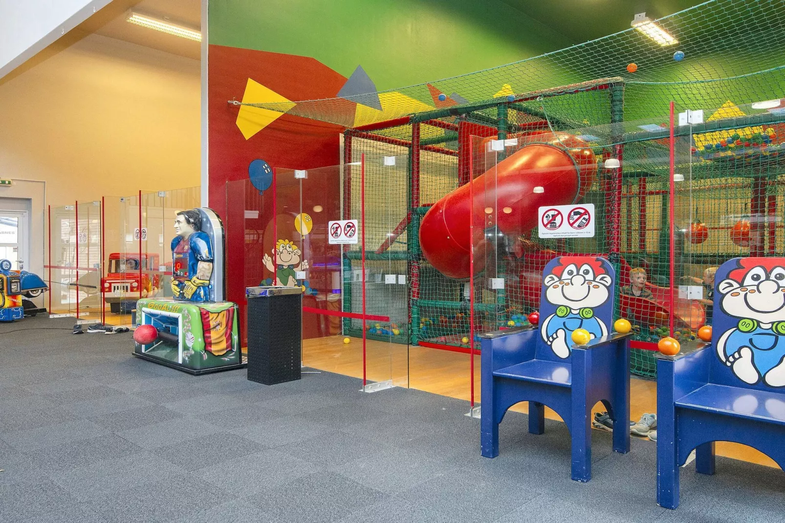 3 room - Binnen