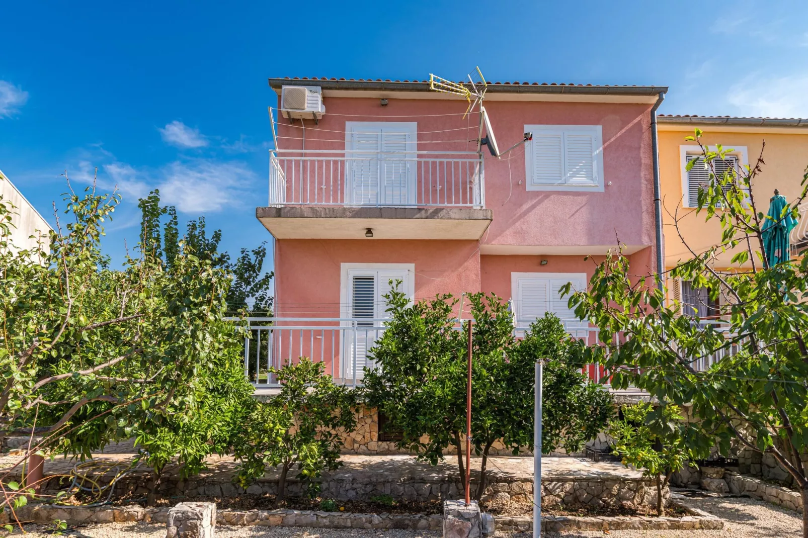 Apartments Bruna - one bedroom apartment A1 - Buitenkant zomer