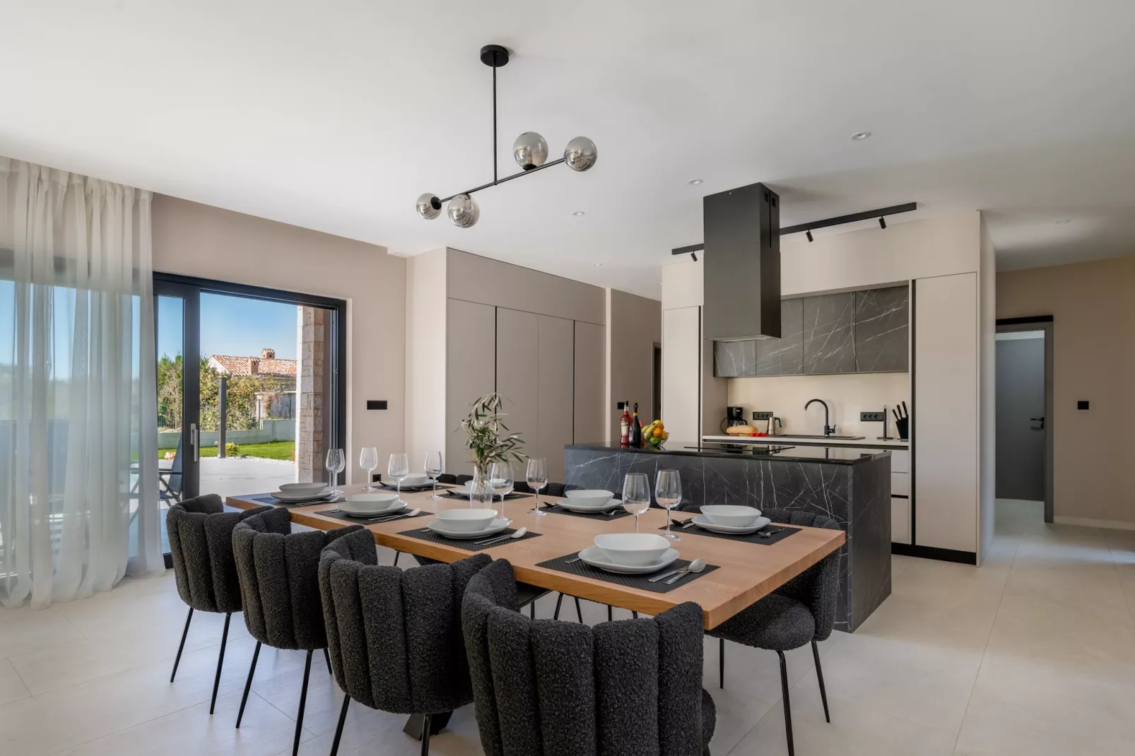 Villa Kalea with pool-Eetkamer