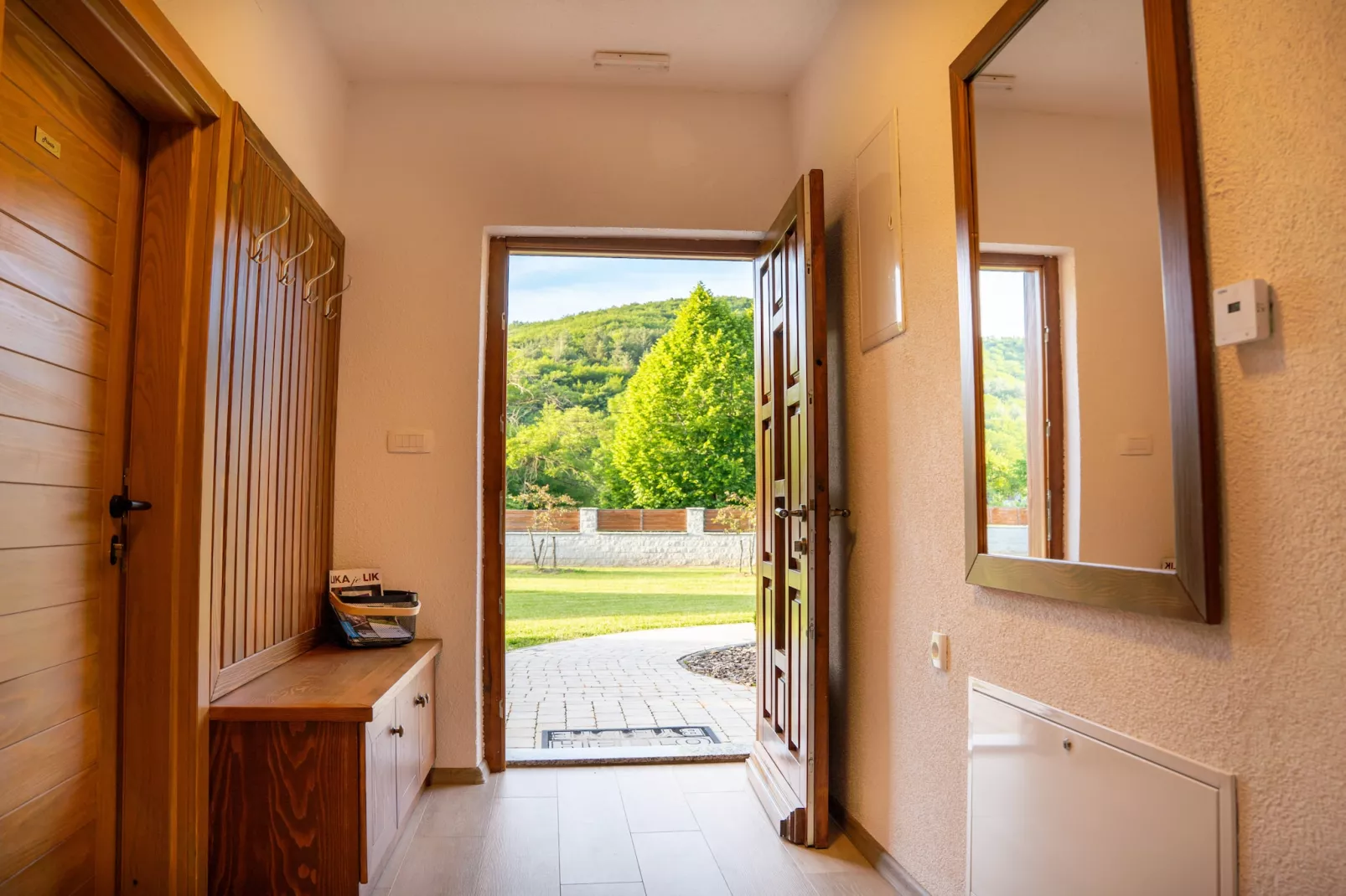 Villa Brusiana with covered heated pool-Woonkamer