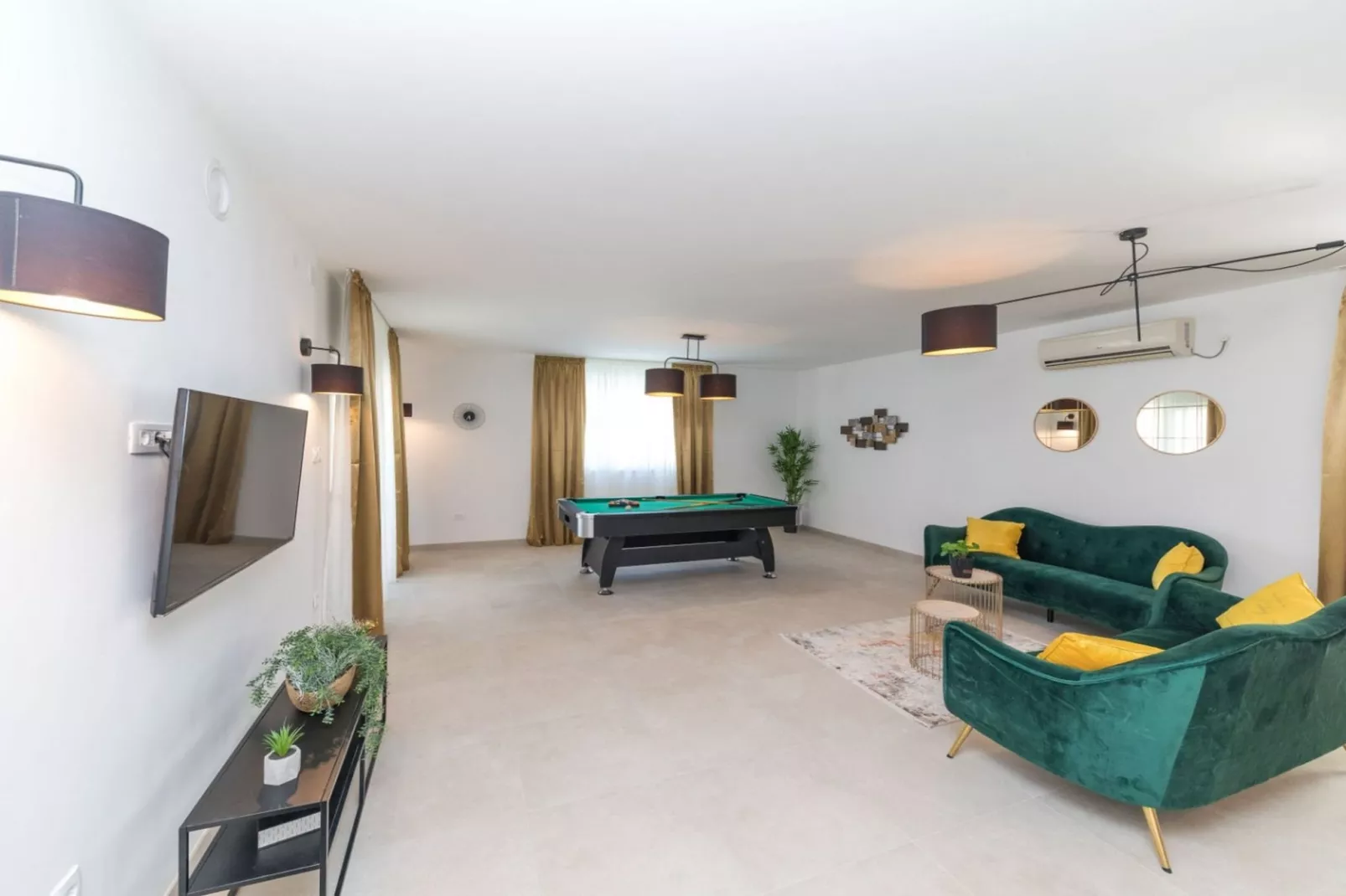 Scenic Elegant Trogir Villa with Pool - Five Bedroom Villa-Woonkamer