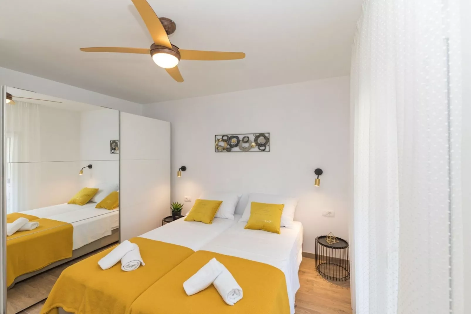 Scenic Elegant Trogir Villa with Pool - Five Bedroom Villa-Slaapkamer