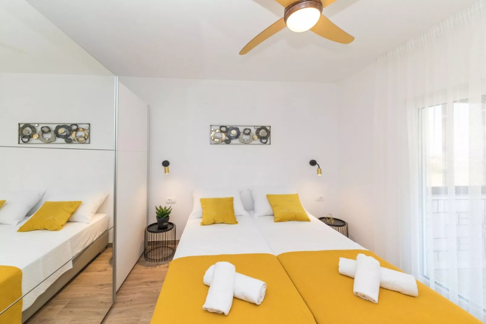 Scenic Elegant Trogir Villa with Pool - Five Bedroom Villa-Slaapkamer