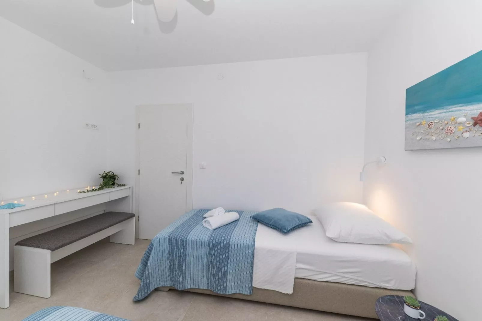 Scenic Elegant Trogir Villa with Pool - Five Bedroom Villa-Slaapkamer