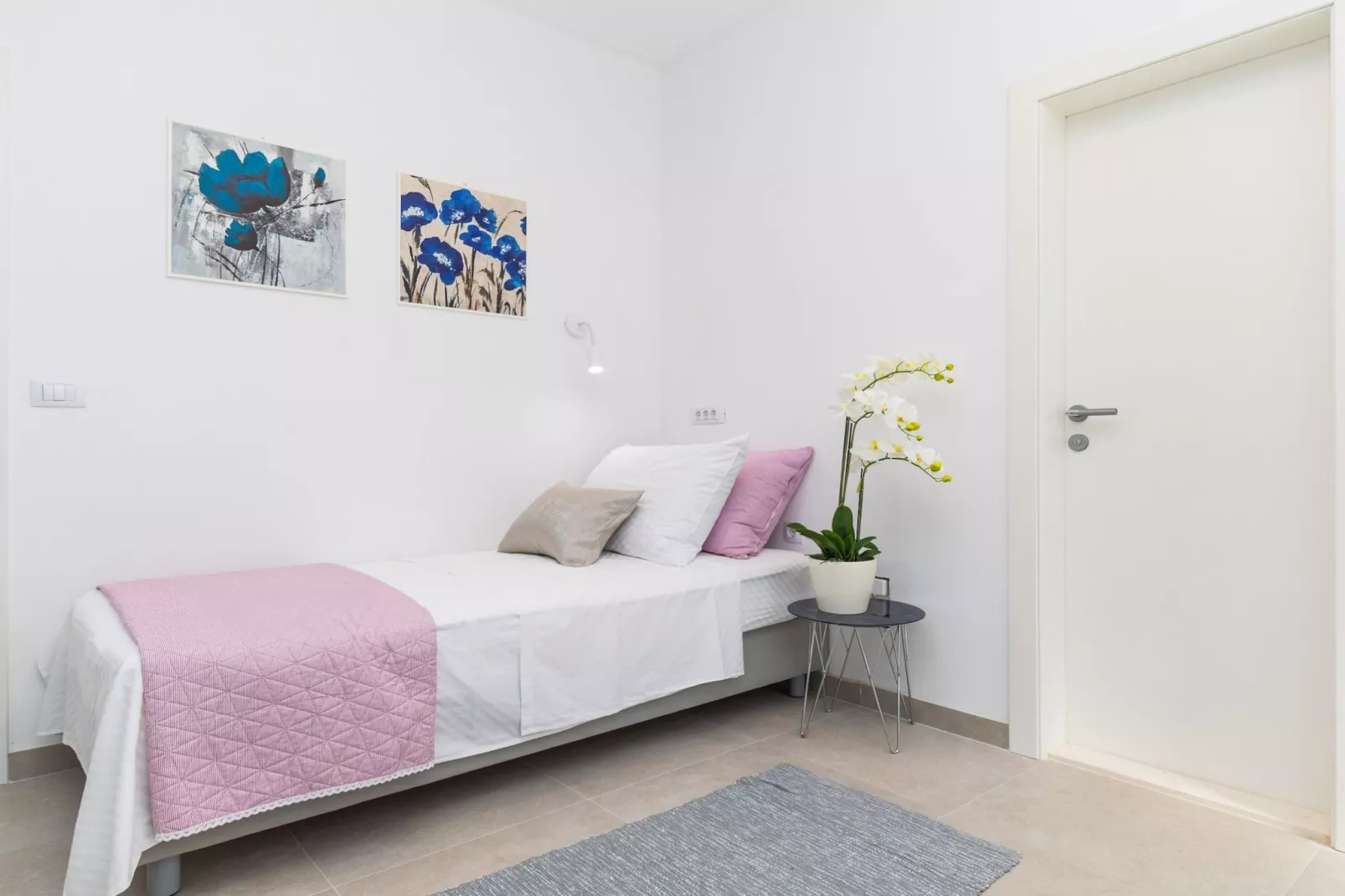 Scenic Elegant Trogir Villa with Pool - Five Bedroom Villa-Slaapkamer