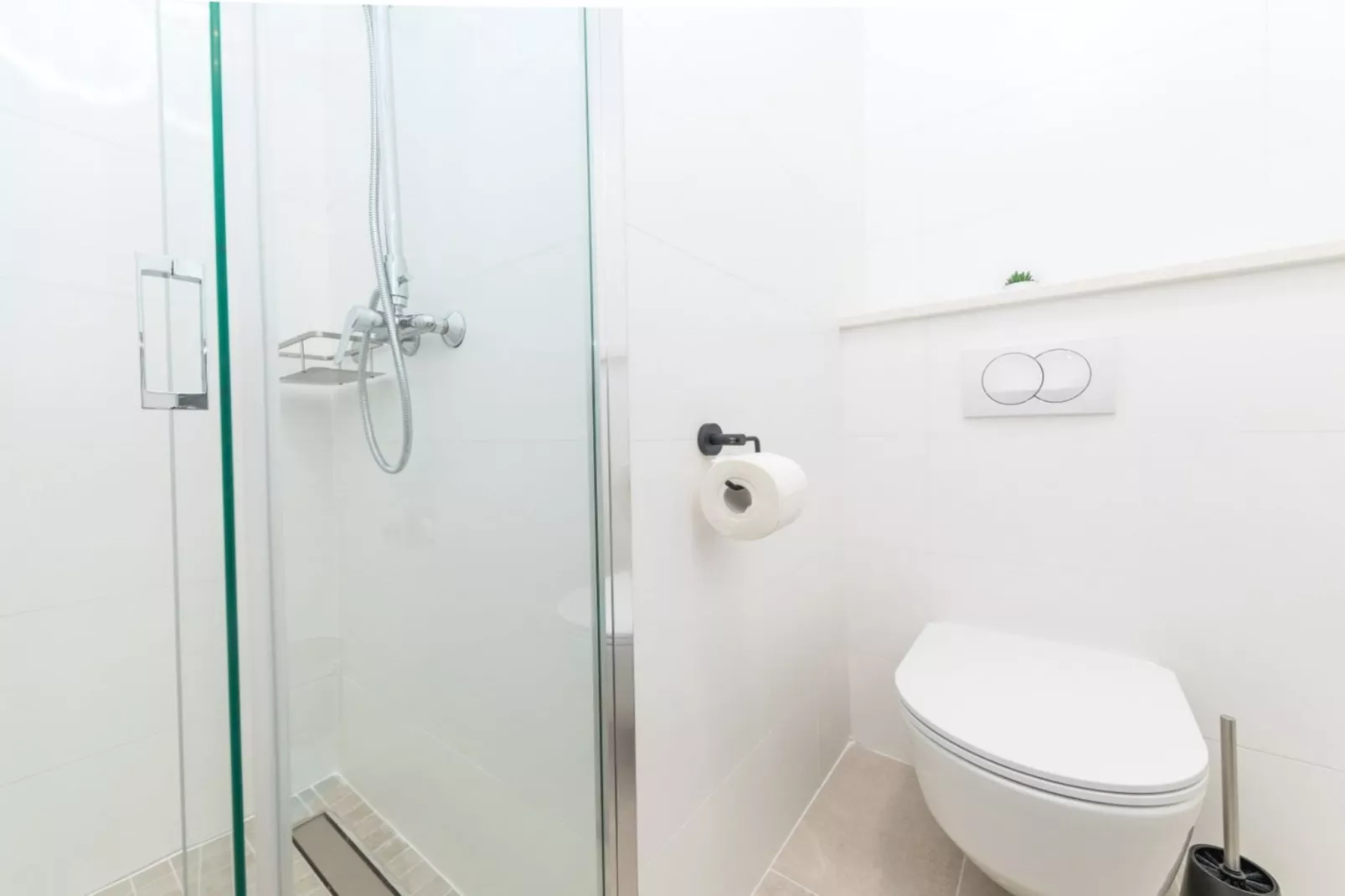 Scenic Elegant Trogir Villa with Pool - Five Bedroom Villa-Badkamer