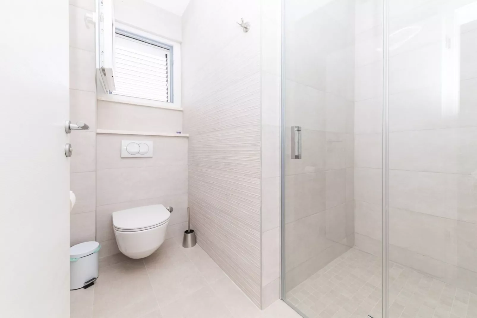 Scenic Elegant Trogir Villa with Pool - Five Bedroom Villa-Badkamer