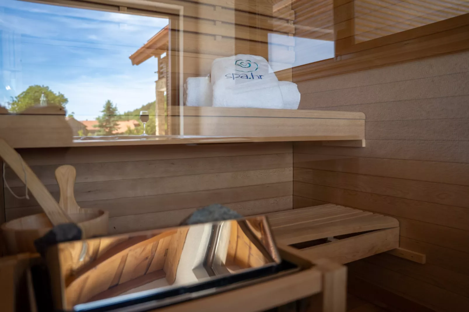 Villa Brusiana with covered heated pool-Wellness