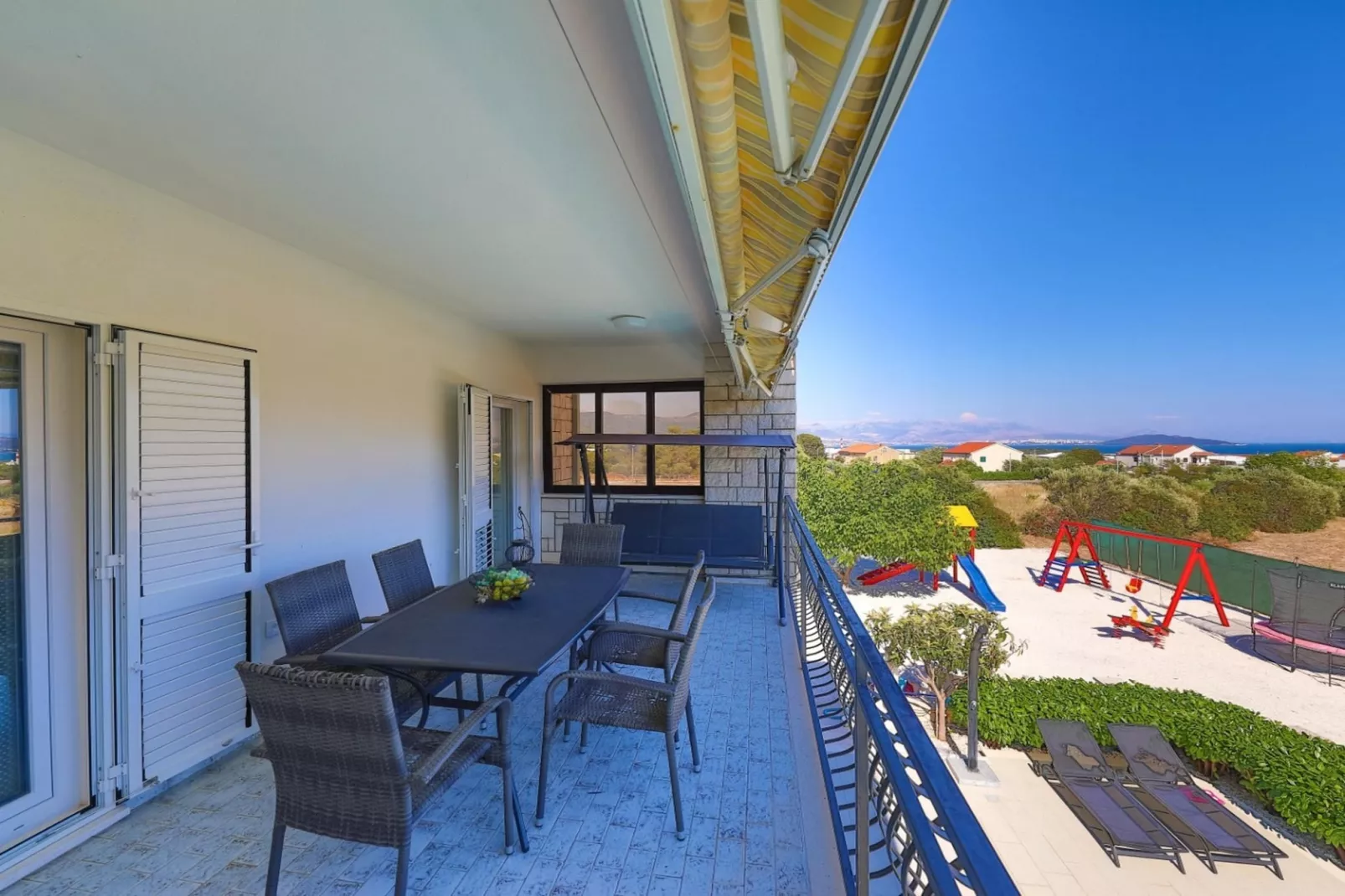 Scenic Elegant Trogir Villa with Pool - Five Bedroom Villa-Terrasbalkon
