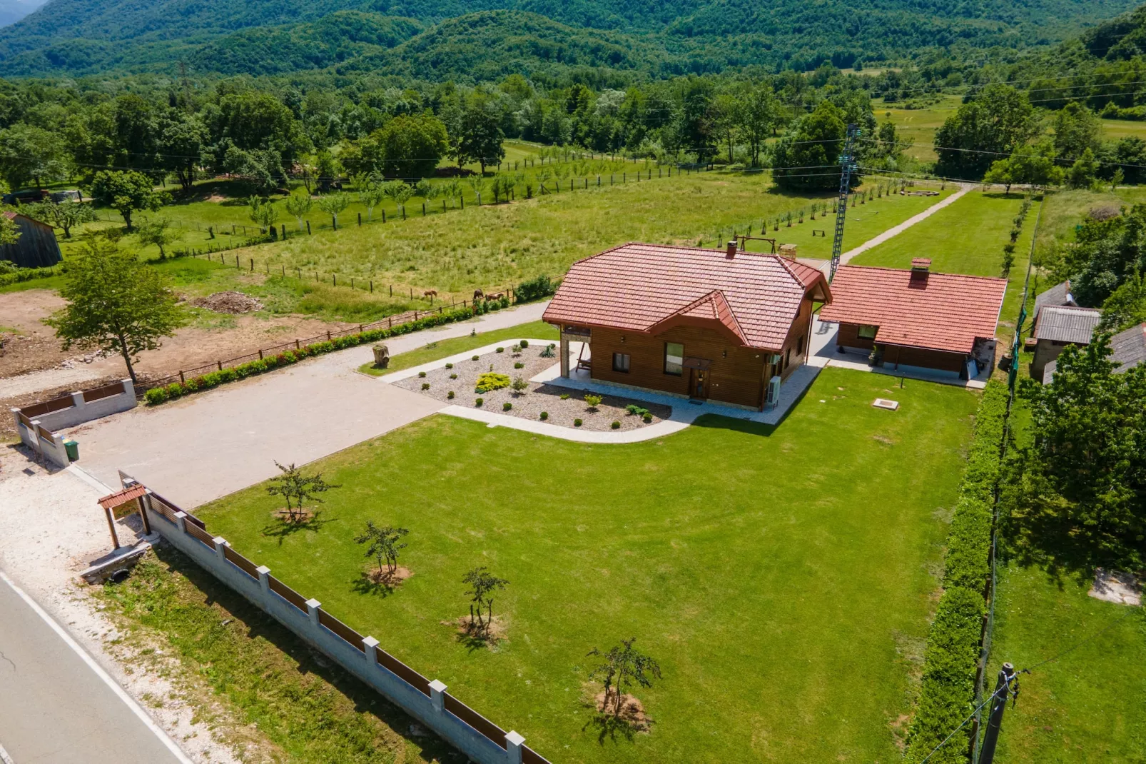 Villa Brusiana with covered heated pool-Buitenlucht