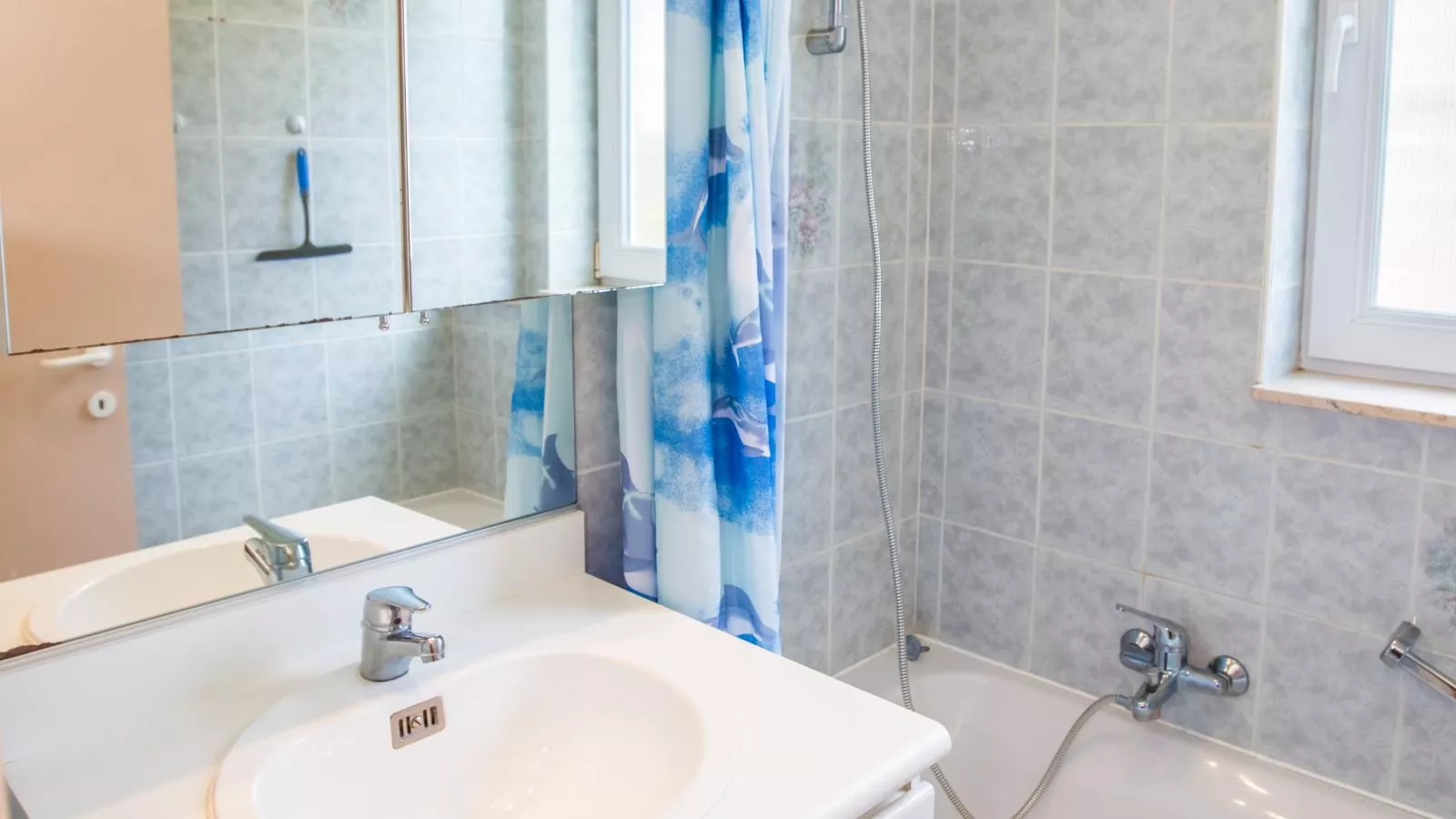 Roland Garros - 0001 + box 6-Badkamer