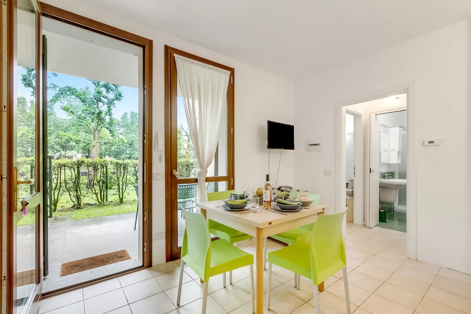 RESIDENCE PORTO LETIZIA - VILLAGE-BILOCALE 4 PAX 8226 - VGB4-Eetkamer