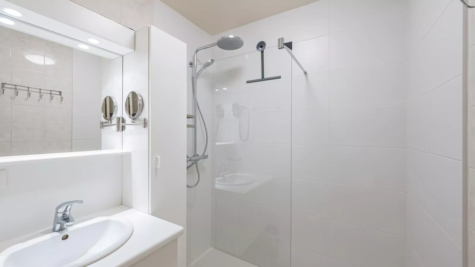 De Ra - 0101 + park. 45 (Antigua)-Badkamer