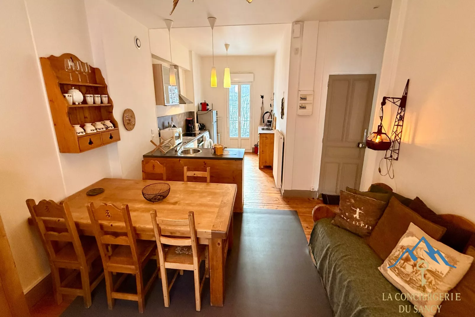 Le Ferrandaise -Le Mont Dore 6 pers - Eetkamer