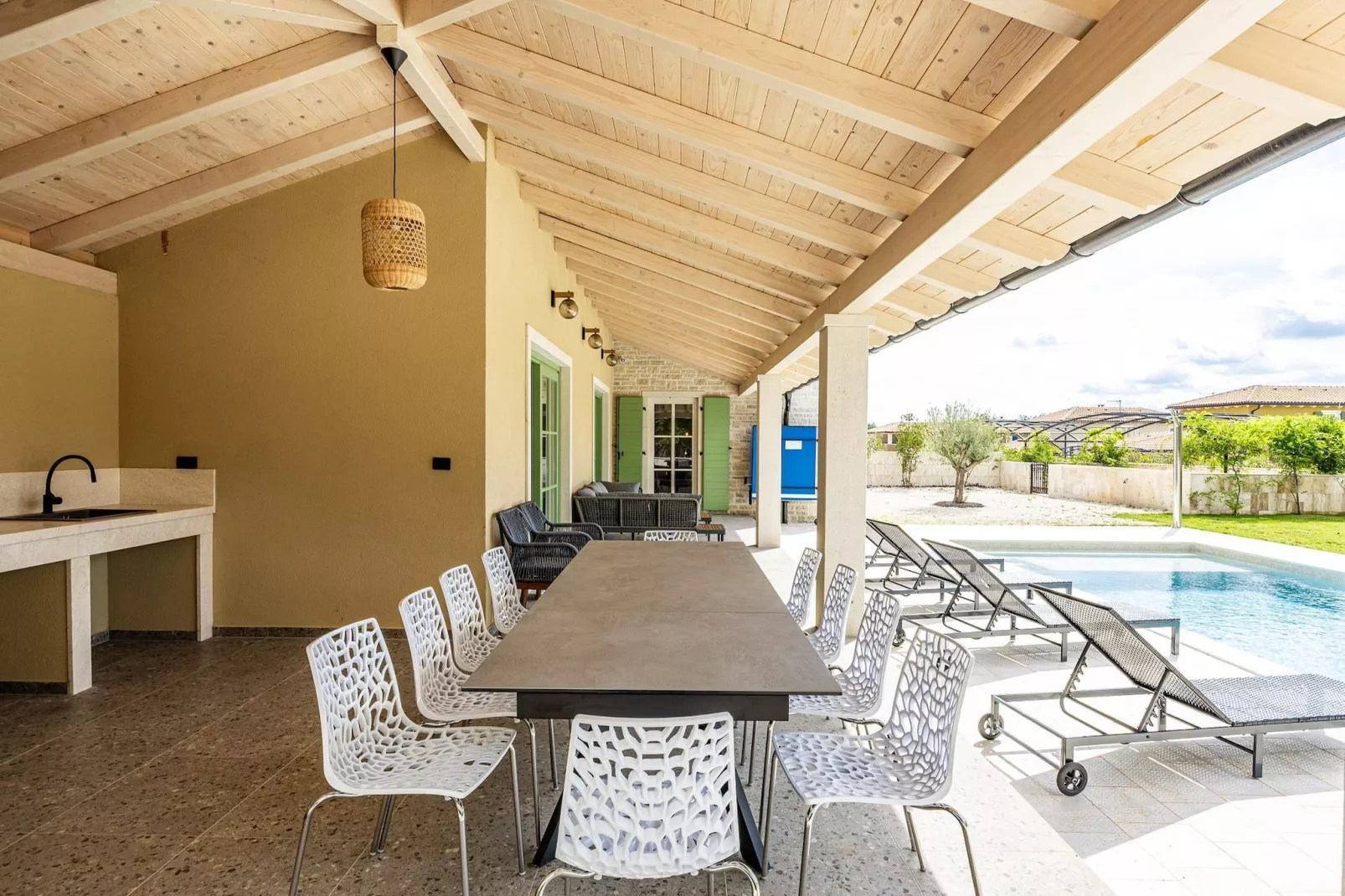 Villa Lunistra-Eetkamer