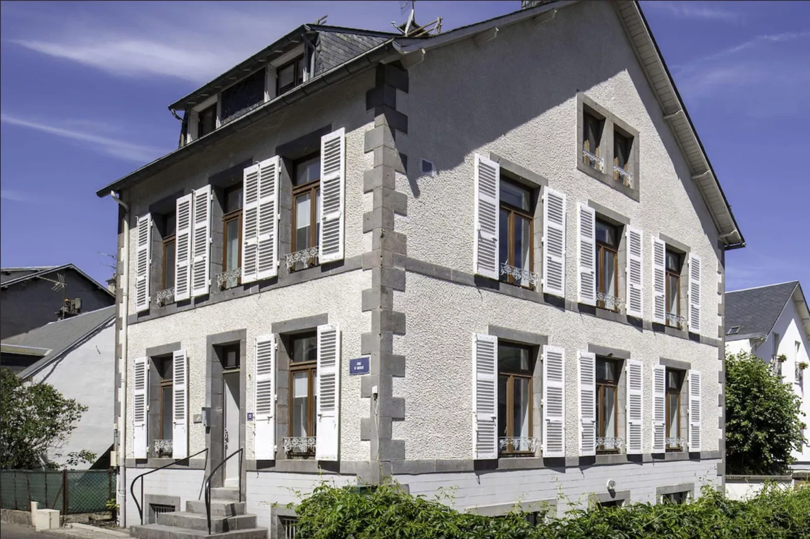 Villa Pax 2 - La Bourboule 4pers-Buitenkant zomer