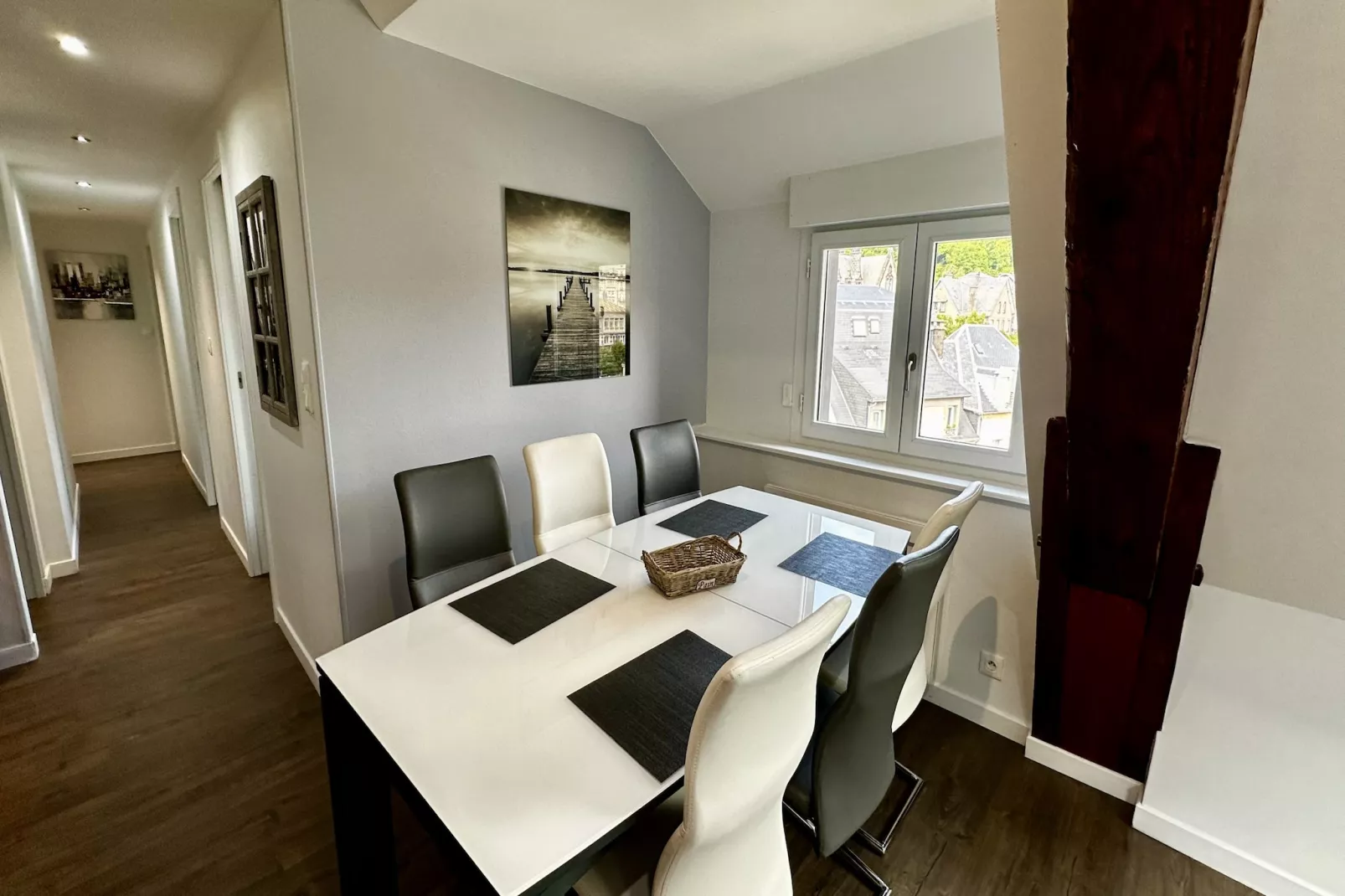 Les Etrangers 402 - La Bourboule-Eetkamer