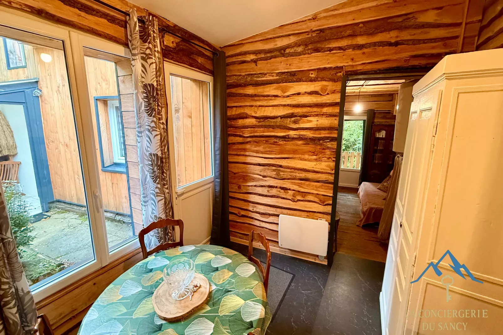 La Cabane des Sources Le Mont Dore 2pers-Eetkamer