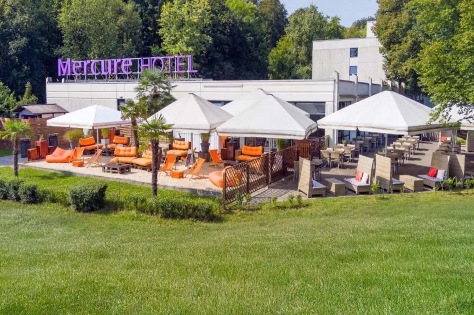 Mercure Hotel - Superior King Room - Buitenkant zomer