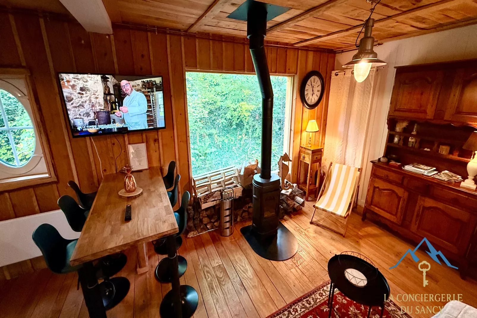 La Maison du Trappeur Le Mont Dore-Eetkamer