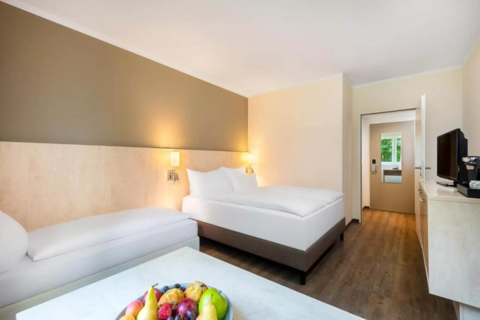 Mercure Hotel - Standard Double Room with Sofa Bed - Slaapkamer