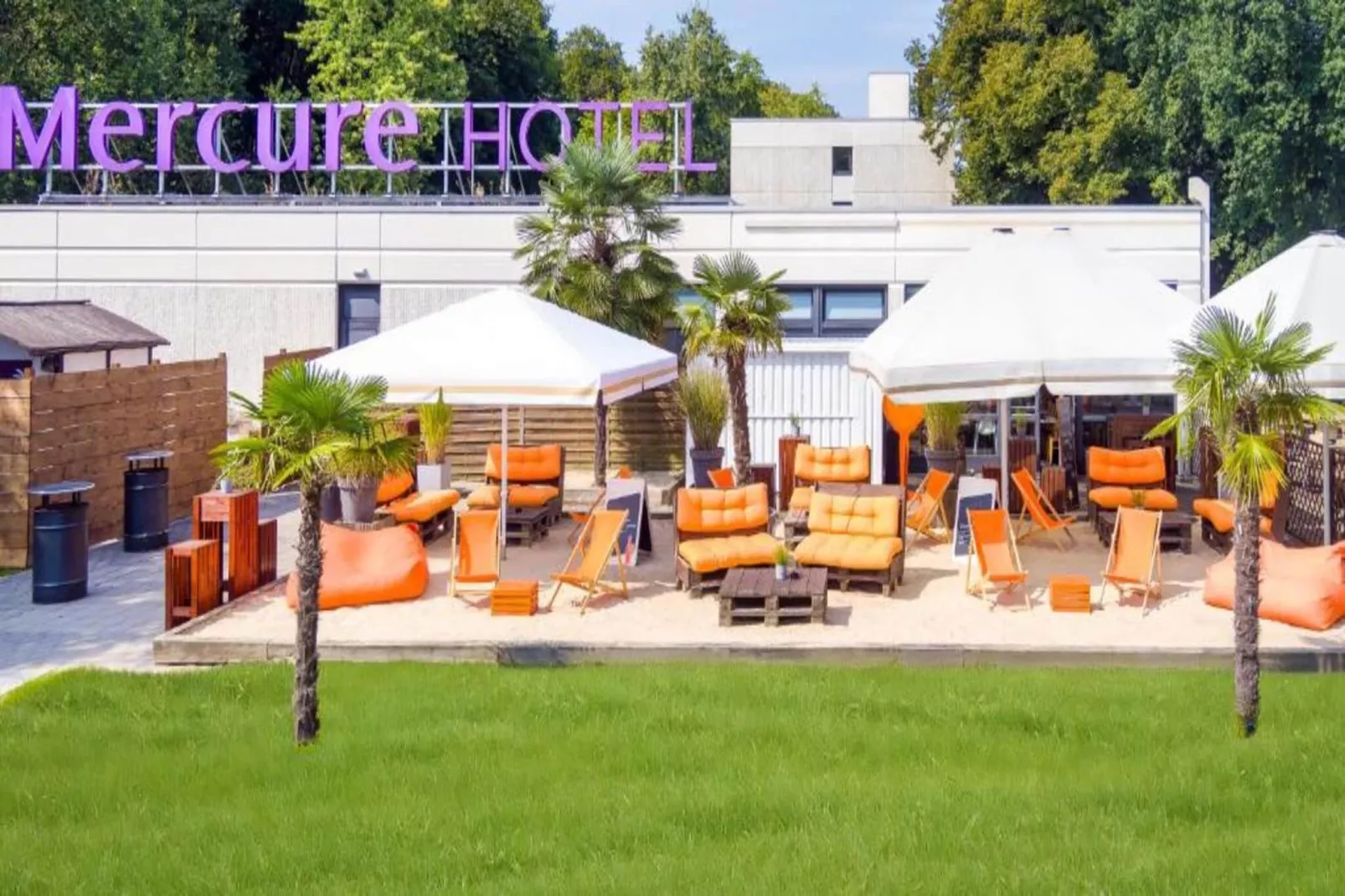 Mercure Hotel - Standard Twin Room - Buitenkant zomer