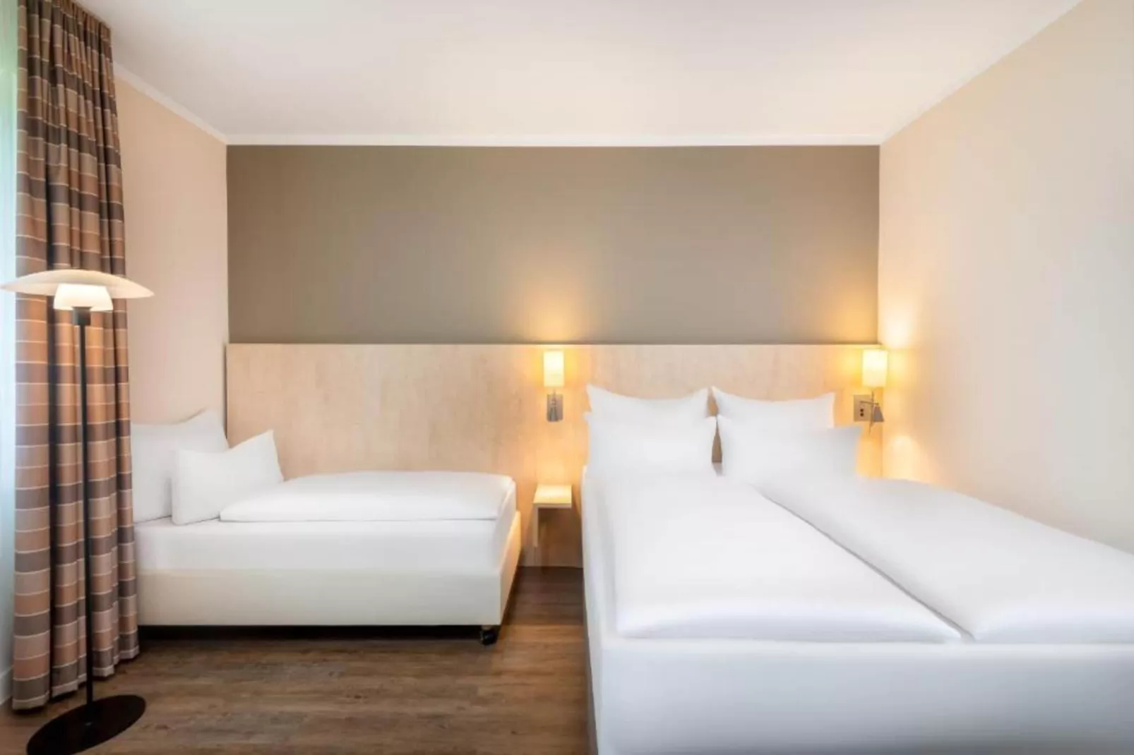 Mercure Hotel - Standard Double Room with Sofa Bed - Slaapkamer