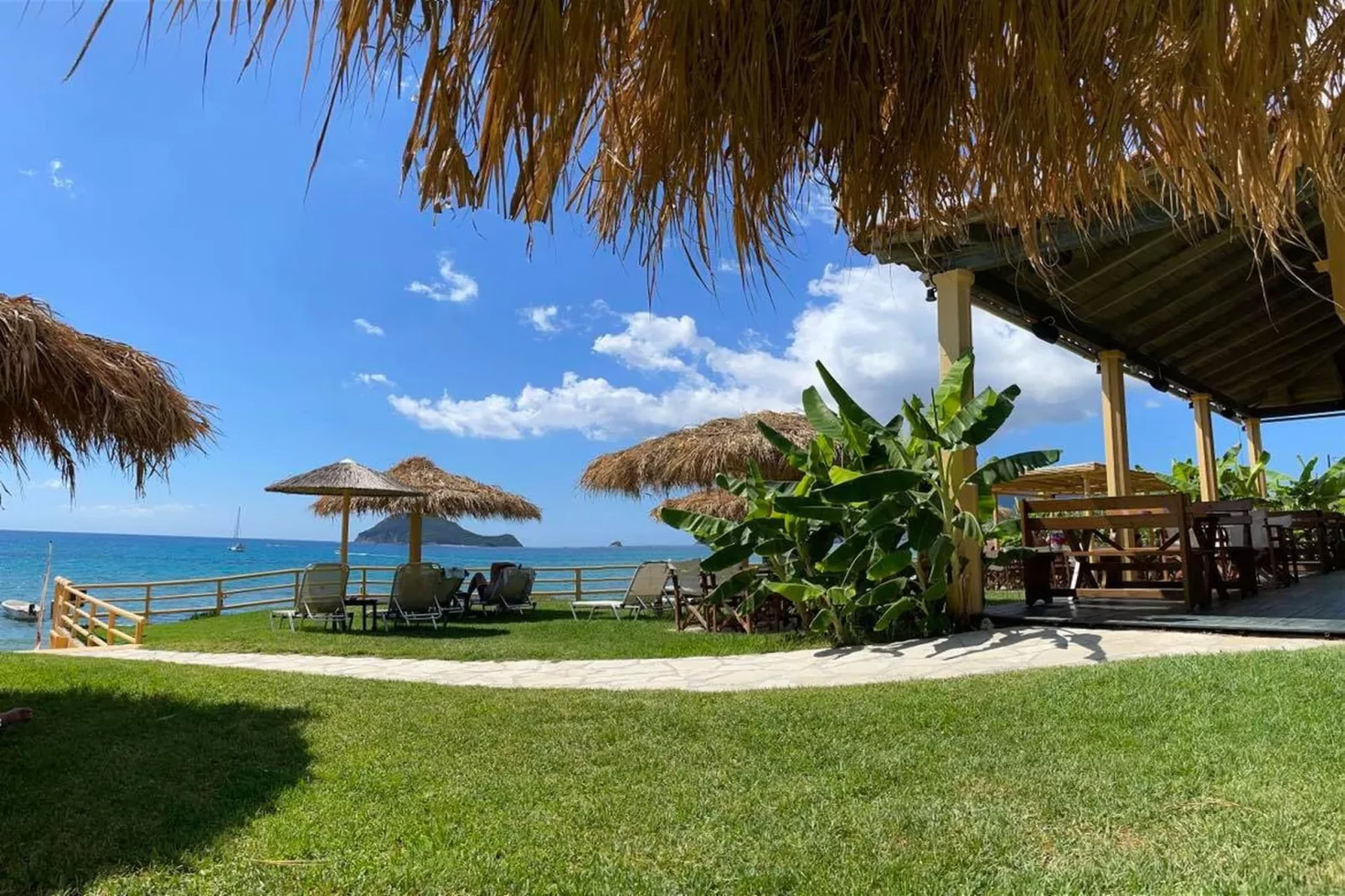 Andriana’s apartment  A fully equipped 2-BR apt in the countryside-Terrasbalkon