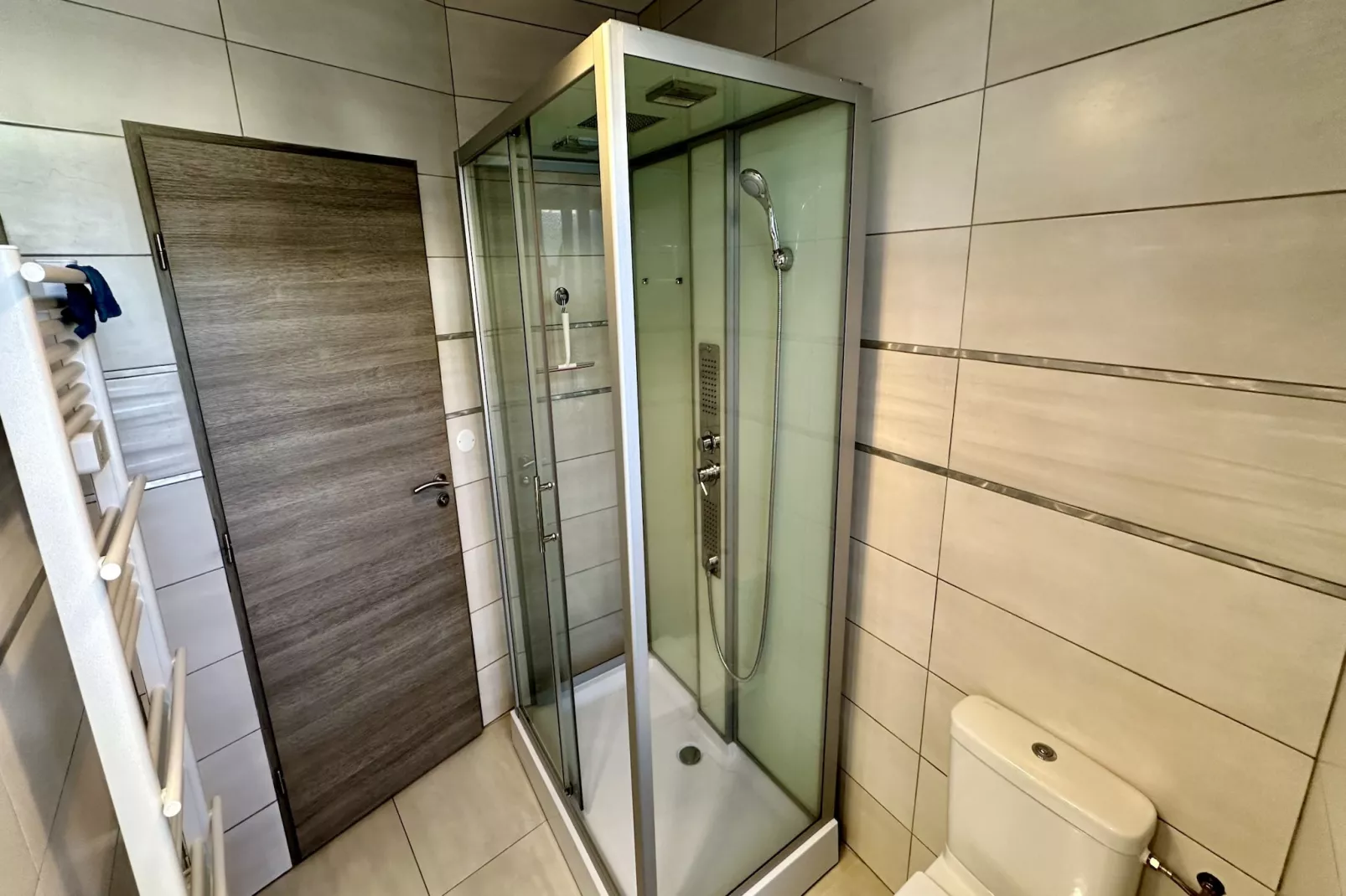 Au Cœur du Mont Dore : 6 personnes-Badkamer