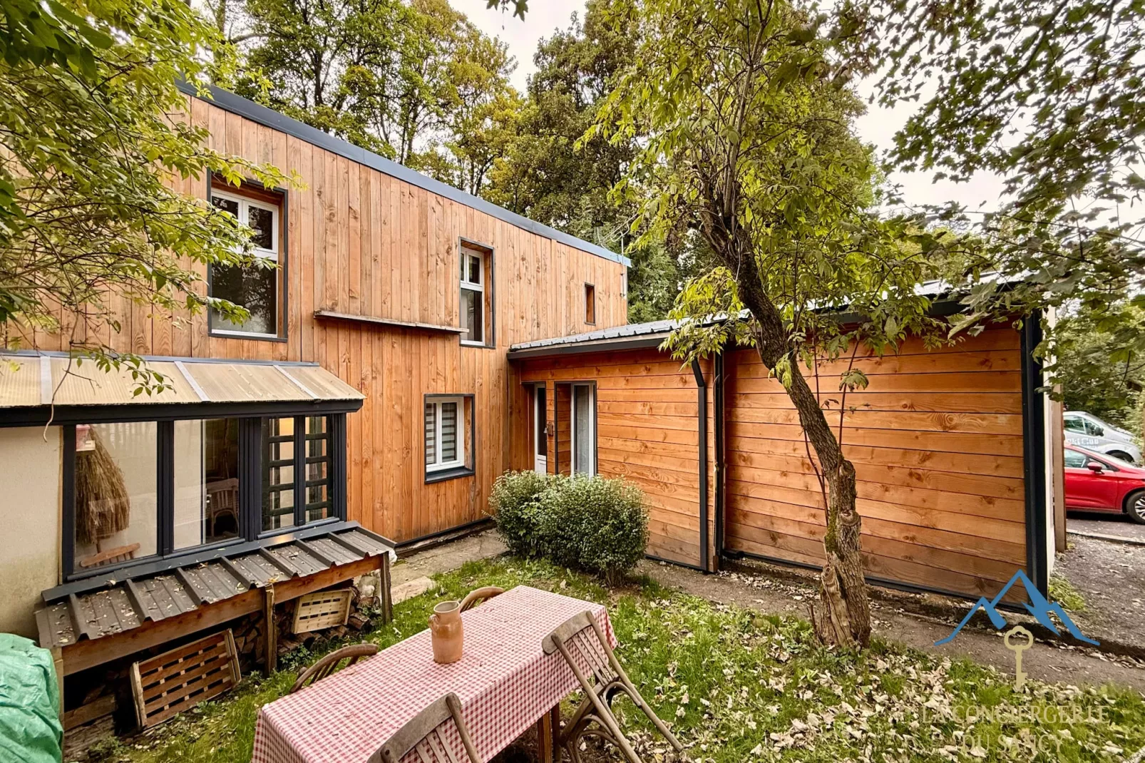 La Cabane des Sources Le Mont Dore 2pers-Tuinen zomer