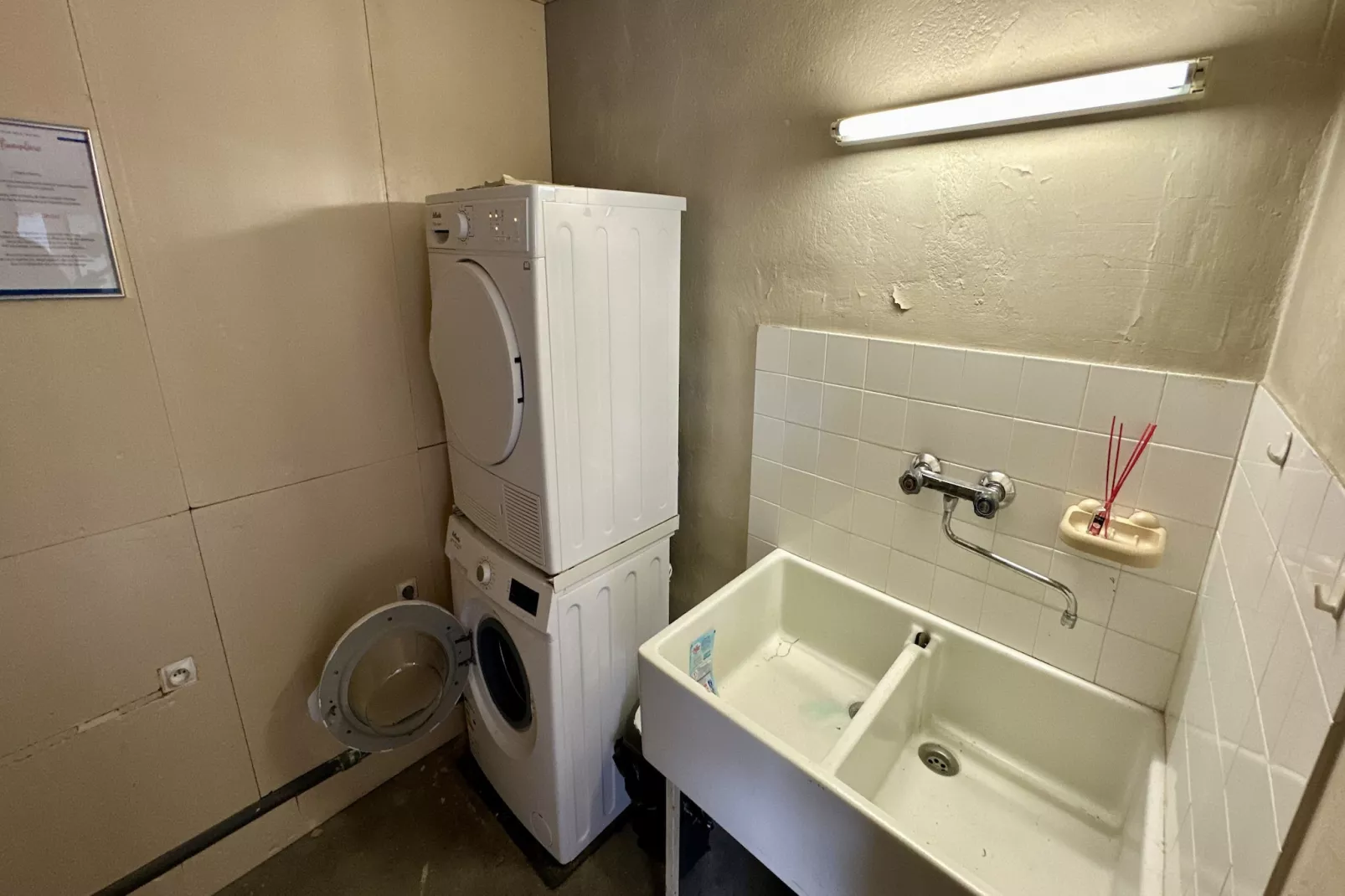 Villa Pax 4 - La Bourboule 6pers-Badkamer