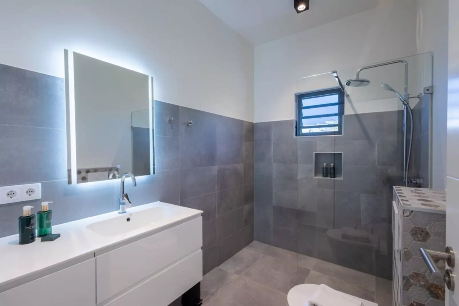 Holidays | 531-Badkamer