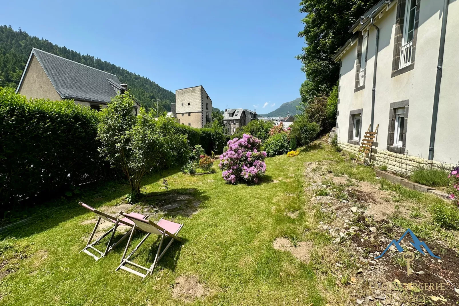 La Comète - Le Mont Dore 3*- SPA-Tuinen zomer