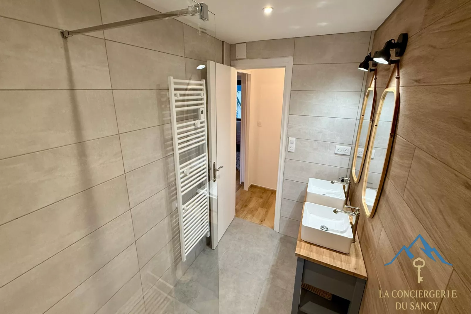 La Cascada Le Mont Dore-Badkamer