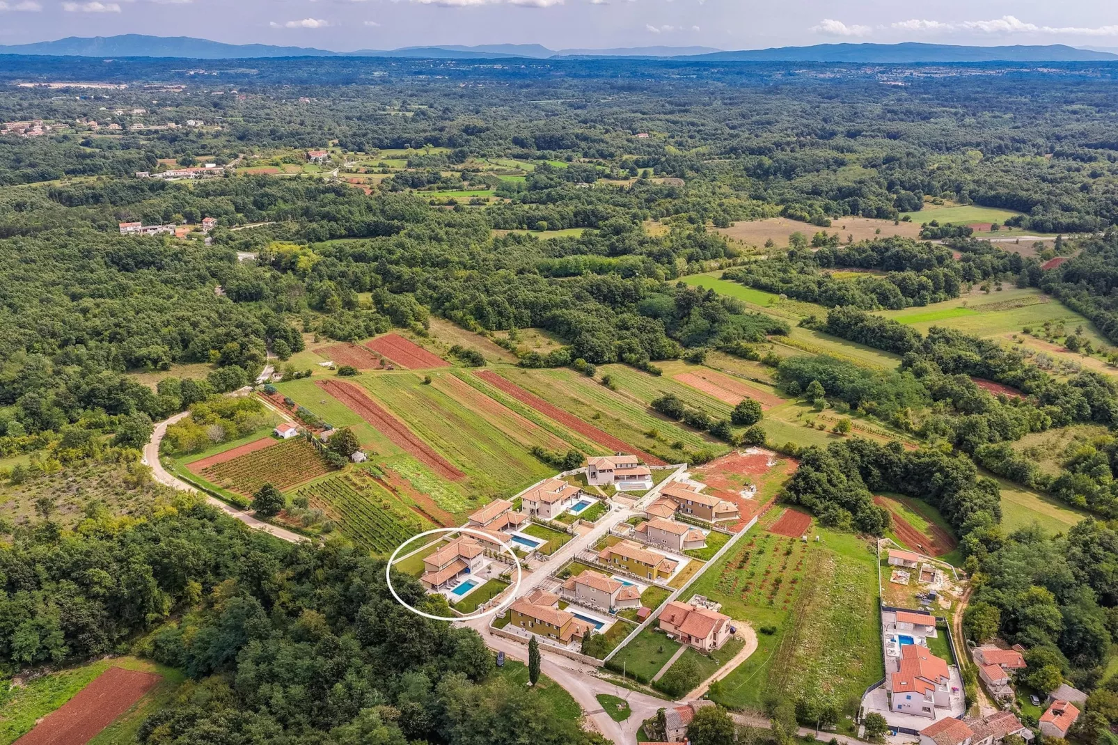 Villa Lunistra-Gebieden zomer 1km