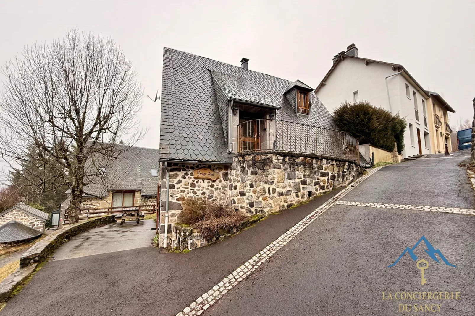 La Grange BOREL 12 pers Murat Le Quaire - Buitenlucht