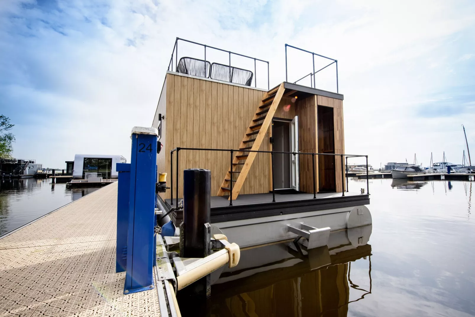 RiggelBrug Sneekermeer-Buitenkant zomer