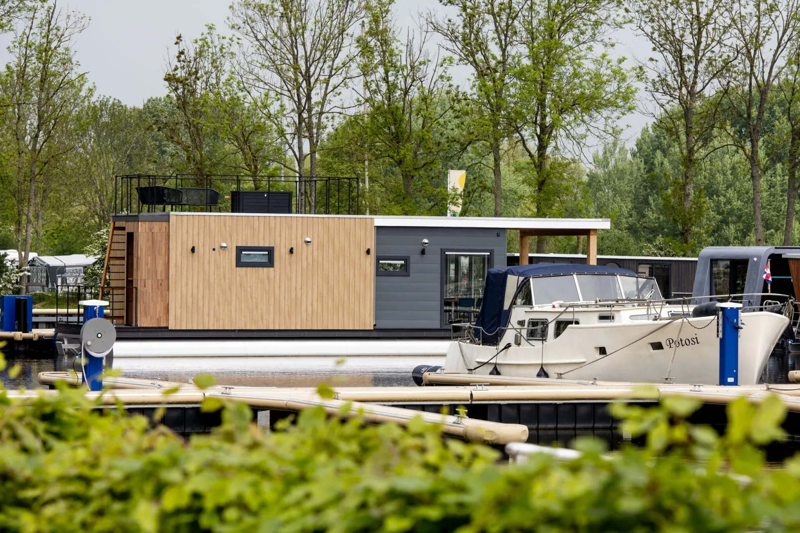 RiggelBrug Sneekermeer-Buitenkant zomer