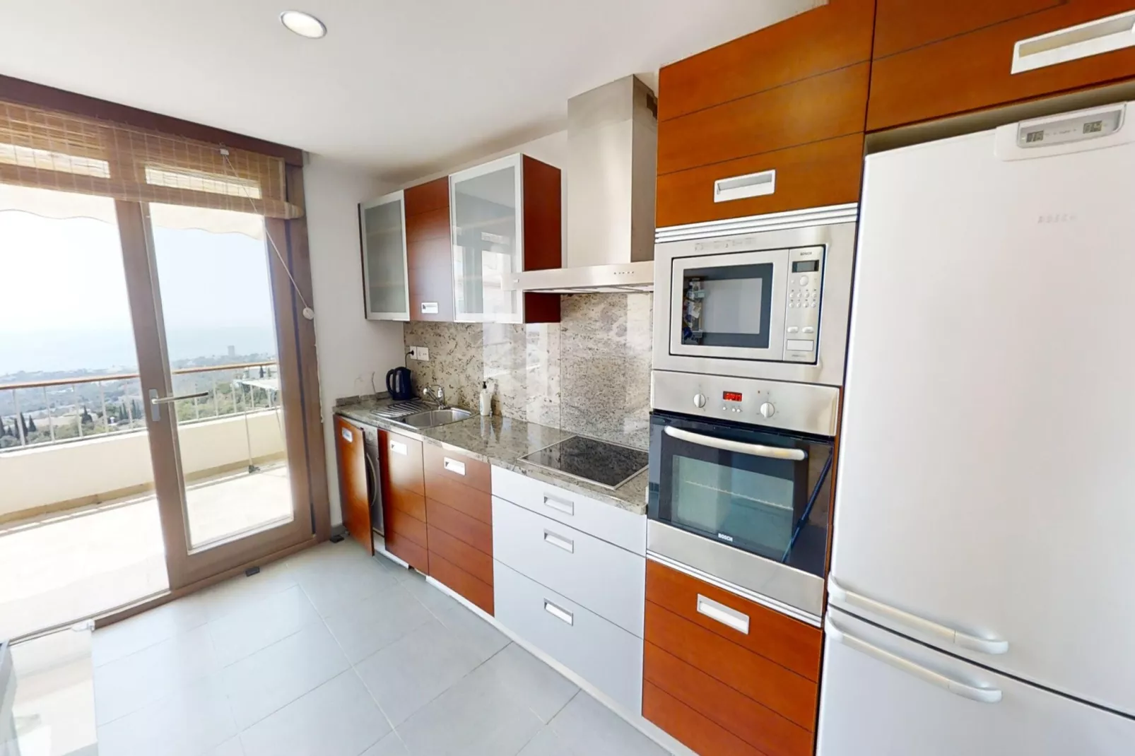 Apartment with Sea Views and Sunlit Terraces