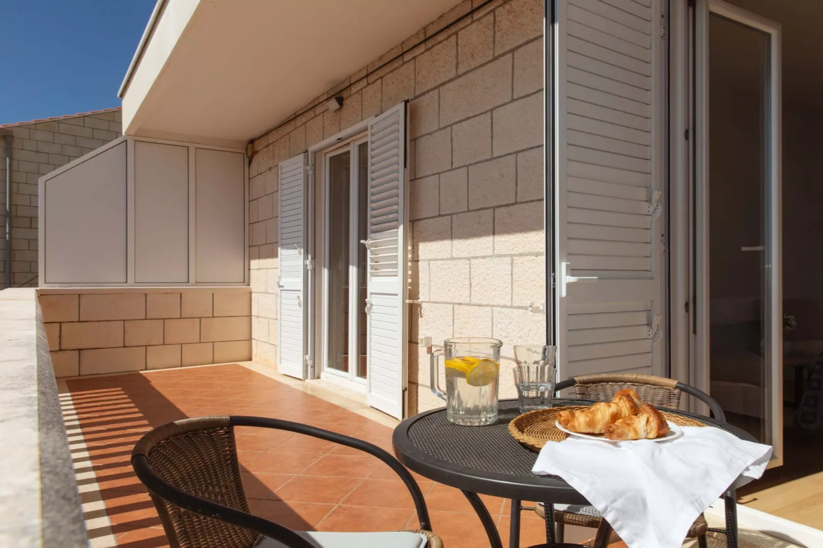 Apartments Bonavista - Superior Two Bedroom Apartment with Balcony and Sea View (A1) - Eetkamer