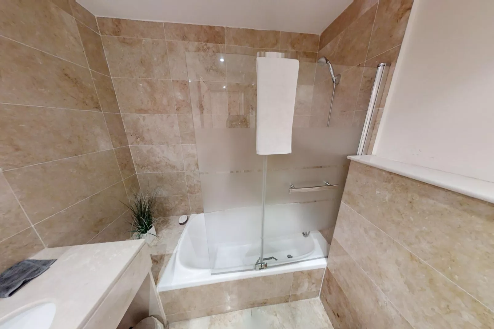 Apartment with Sea Views and Sunlit Terraces - Badkamer