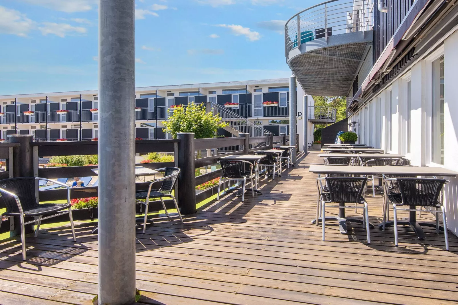 2 room,ground floor or 1. - Buitenlucht